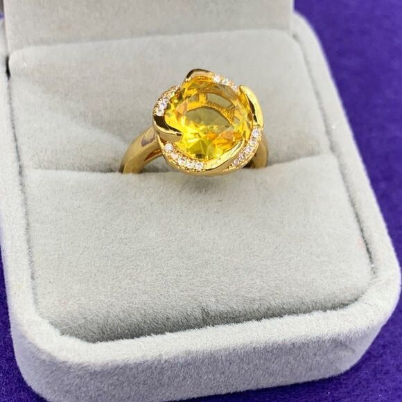New, no tags.  Yellow topaz, intense colour, white diamond accents, real gold - Picture 1 of 16